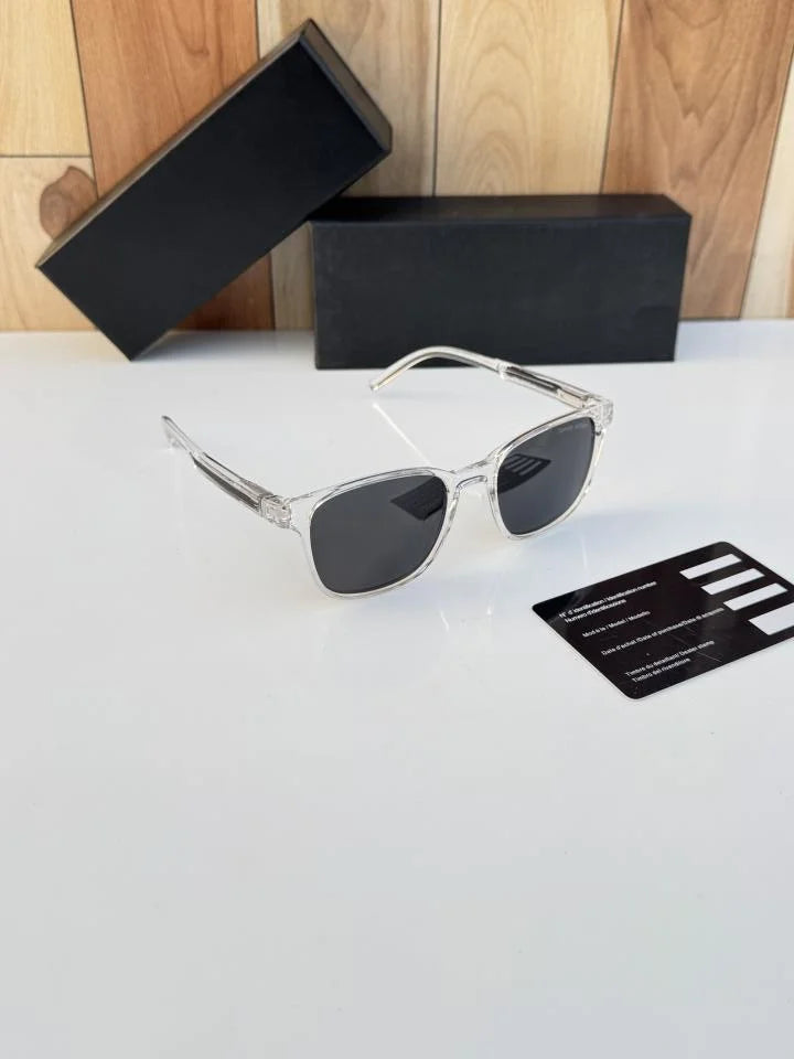 Tom_my_hil_figer_White_black
