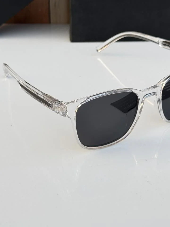 Tom_my_hil_figer_White_black