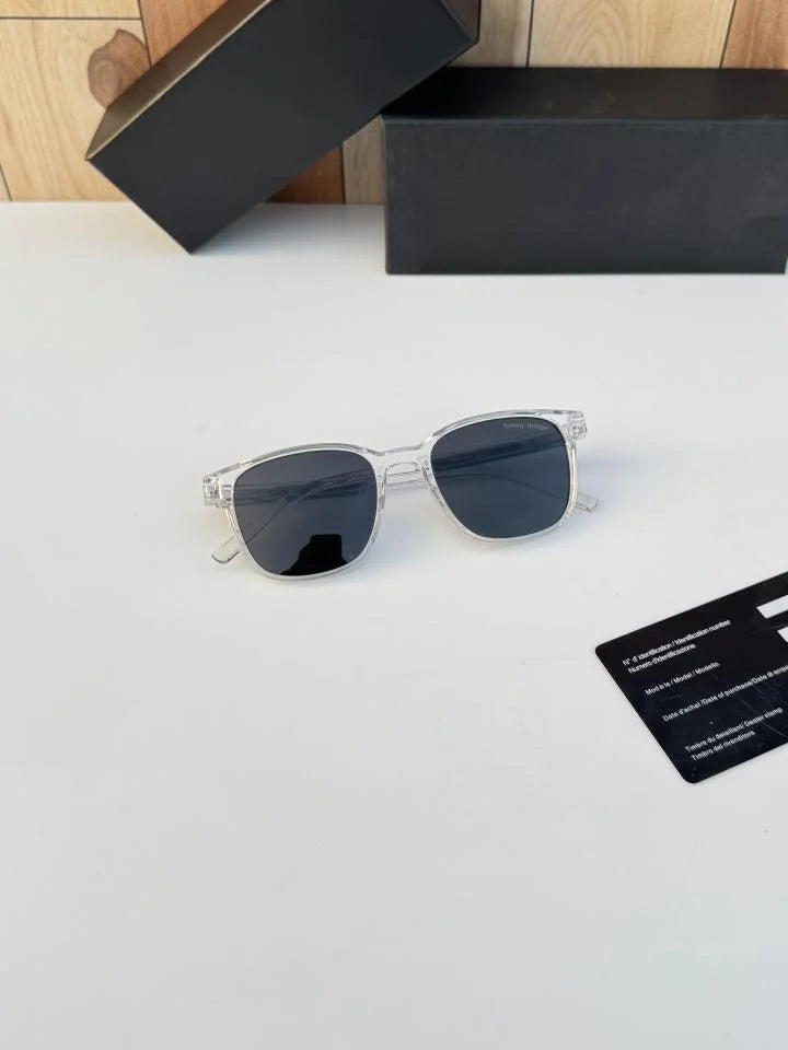 Tom_my_hil_figer_White_black