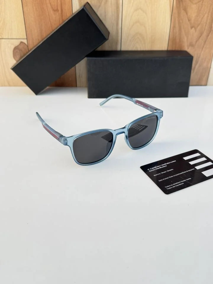 Tom_my_hilf_iger_blue_black