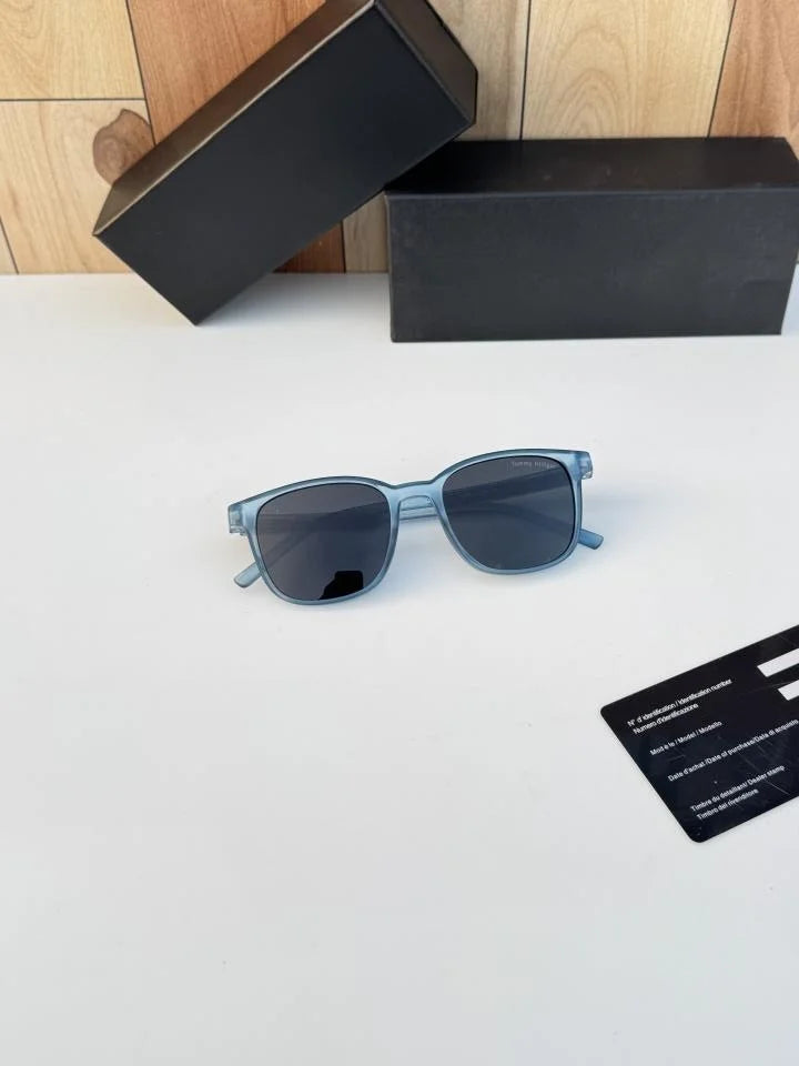 Tom_my_hilf_iger_blue_black