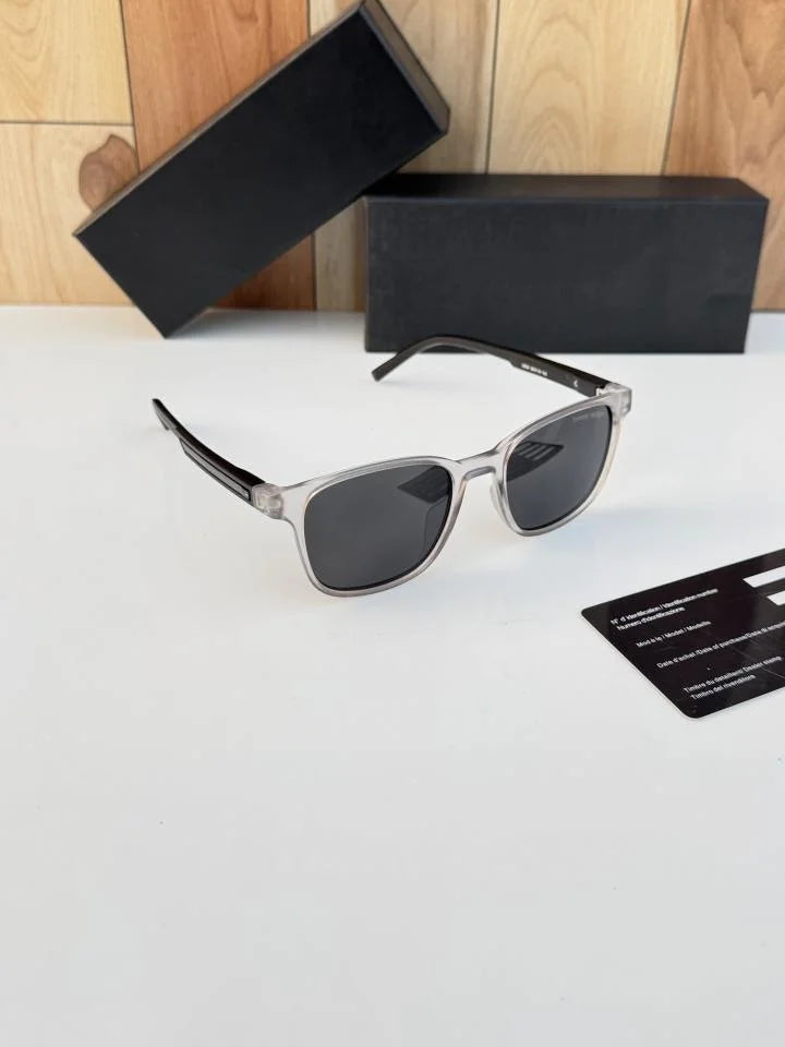 Tom_my_hilf_iger_grey_black
